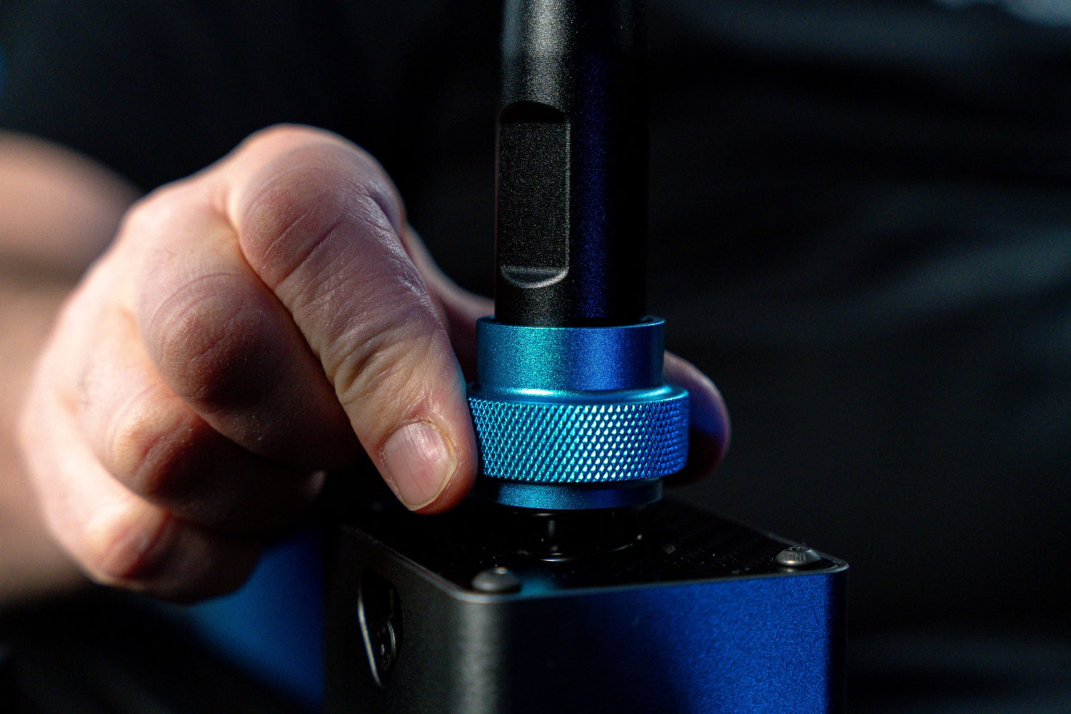 Blue adjustment knob of the SQ1 shifter